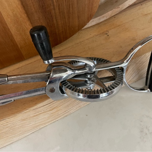 Vintage Ekco Best Hand Held Stainless Steel Mixer - Picture 5 of 6